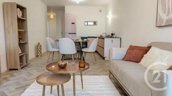 Appartement à vendre  2 pièces - 37 m 2   VENISSIEUX  - 69