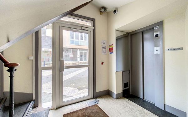 Appartement à vendre    1 pièce •  Montluçon