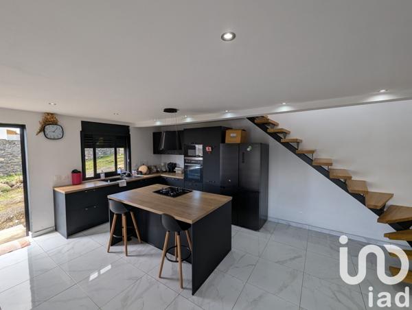 Maison 4 pièces de 117 m² à Sainte-Suzanne (97441)