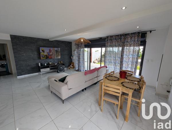 Maison 4 pièces de 117 m² à Sainte-Suzanne (97441)