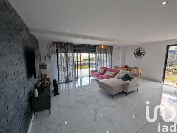 Maison 4 pièces de 117 m² à Sainte-Suzanne (97441)