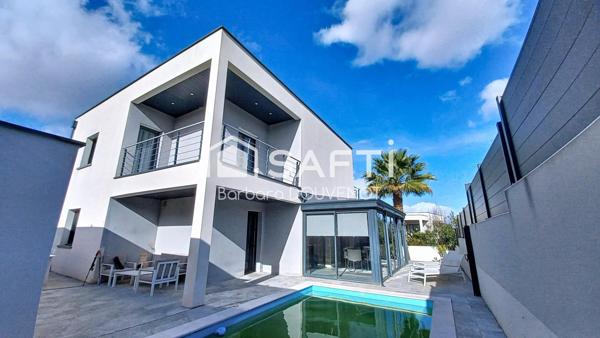 Villa contemporaine de 142 m² + véranda de 13 m² - 2 suites, 3 chambres, piscine, jardin vert, garage, stationnement.