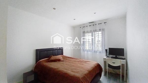 Villa contemporaine de 142 m² + véranda de 13 m² - 2 suites, 3 chambres, piscine, jardin vert, garage, stationnement.