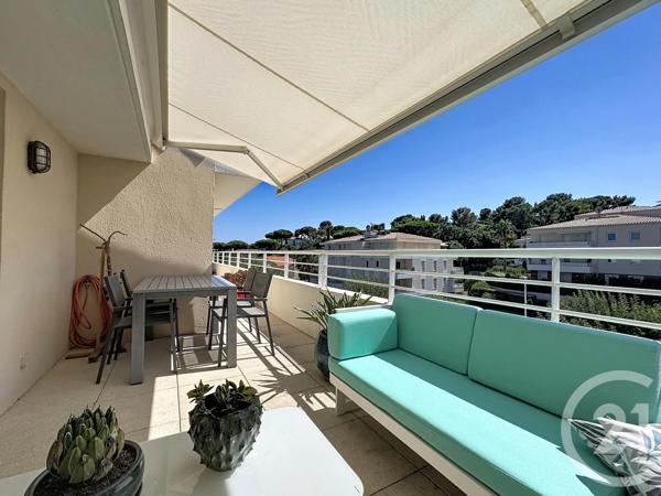 Appartement T3 à vendre  3 pièces - 64 m 2   CAVALAIRE SUR MER  - 83