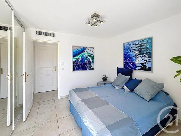 Appartement T3 à vendre  3 pièces - 64 m 2   CAVALAIRE SUR MER  - 83