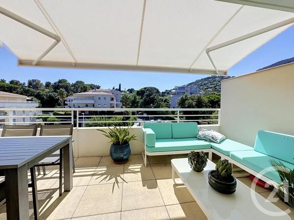 Appartement T3 à vendre  3 pièces - 64 m 2   CAVALAIRE SUR MER  - 83