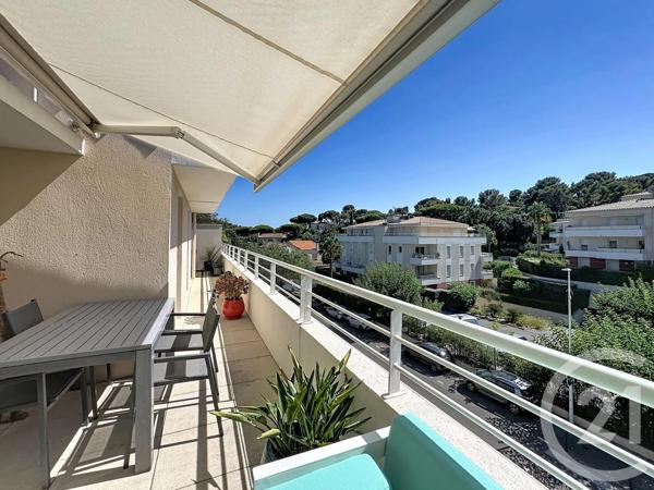 Appartement T3 à vendre  3 pièces - 64 m 2   CAVALAIRE SUR MER  - 83