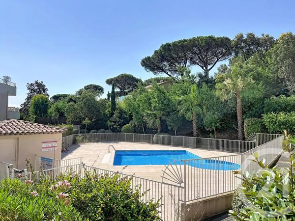 Appartement T3 à vendre  3 pièces - 64 m 2   CAVALAIRE SUR MER  - 83