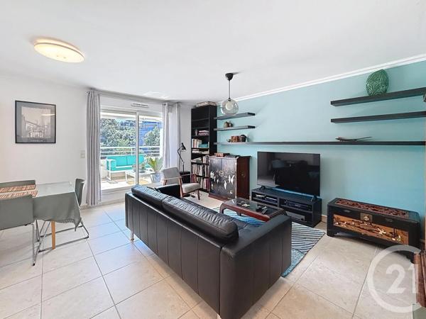 Appartement T3 à vendre  3 pièces - 64 m 2   CAVALAIRE SUR MER  - 83