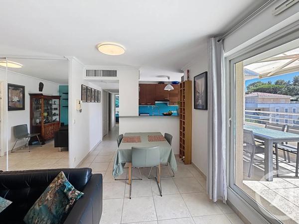 Appartement T3 à vendre  3 pièces - 64 m 2   CAVALAIRE SUR MER  - 83