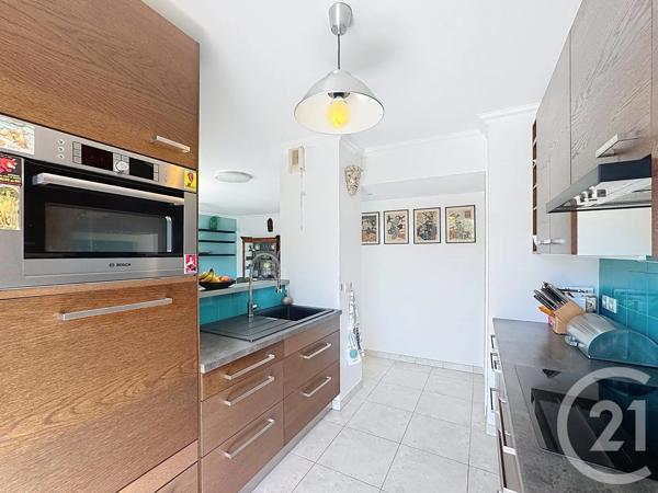 Appartement T3 à vendre  3 pièces - 64 m 2   CAVALAIRE SUR MER  - 83