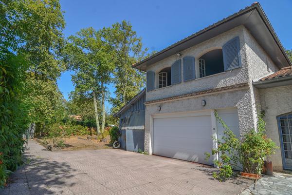 Maison Maison à rénover - Saint Medard En Jalles 5 pièce(s) 98 m2 - fort potentiel d'évolution ! 98 m²