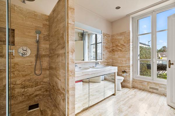 Maison Saint Germain En Laye 6 pièce(s) 161 m2 €1 575 000 ** - Référence 17970