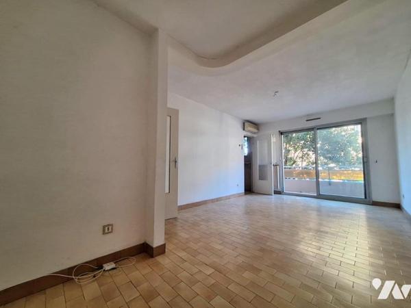 A VENDRE - PERPIGNAN SECTEUR KENNEDY - STUDIO AVEC PARKING ET BALCON