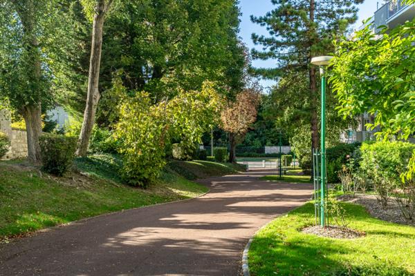 RUEIL-MALMAISON - BOIS PREAU - APARTEMENT 65 M² - 2 CHAMBRES - 2 BALCONS - CAVE - 2e ETAGE/3 -