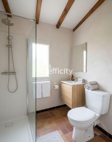 Maison
         5 pièces
        - 145 m² 1 212 500 € *