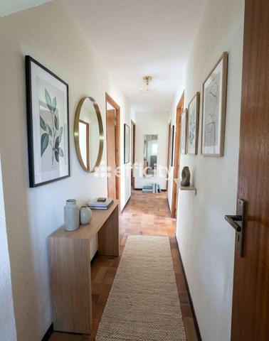 Maison
         5 pièces
        - 145 m² 1 212 500 € *