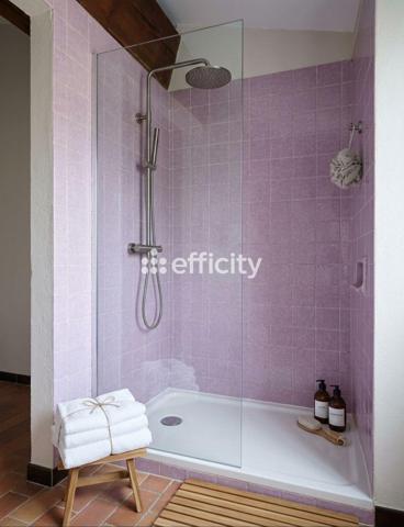 Maison
         5 pièces
        - 145 m² 1 212 500 € *