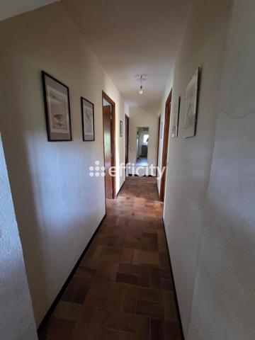 Maison
         5 pièces
        - 145 m² 1 212 500 € *
