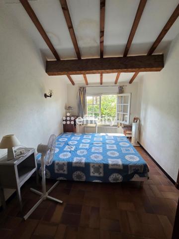 Maison
         5 pièces
        - 145 m² 1 212 500 € *