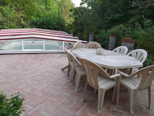 Fromentières (51210) BELLE MAISON AVEC PISCINE ET PARC BOISE