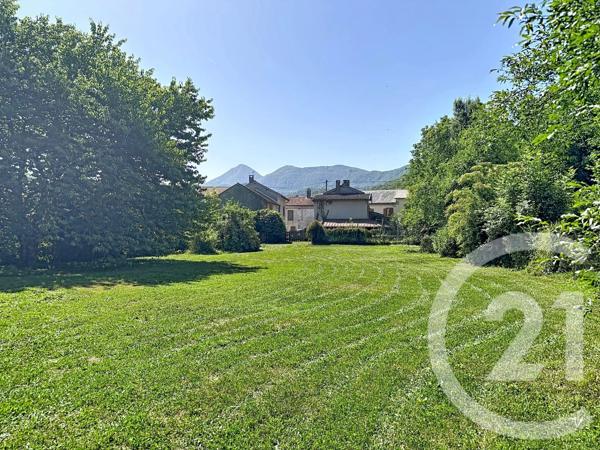 Terrain à vendre  1210 m 2   OUST  - 09
