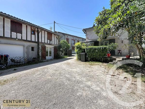 Immeuble à vendre  207 m 2   ESTANCARBON  - 31