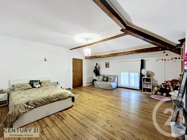 Immeuble à vendre  207 m 2   ESTANCARBON  - 31