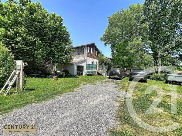 Immeuble à vendre  207 m 2   ESTANCARBON  - 31