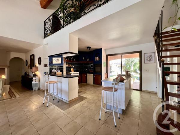 Maison à vendre  6 pièces - 220 m2 LE BEAUSSET - 83