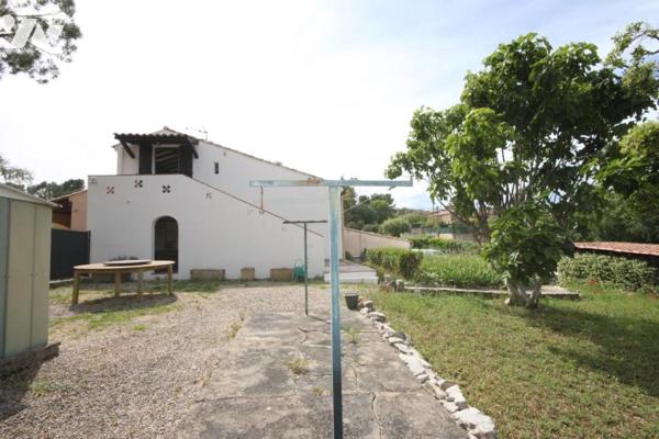 Appartement de 2 pièces principales  avec grand  jardin dans une villa individuelle, garage.