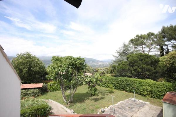 Appartement de 2 pièces principales  avec grand  jardin dans une villa individuelle, garage.
