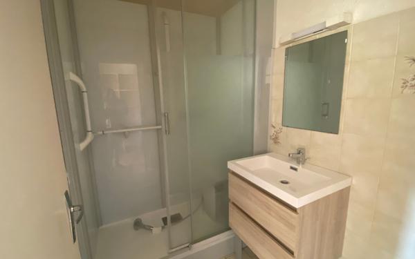 Appartement à louer    2 pièces •  Mèze