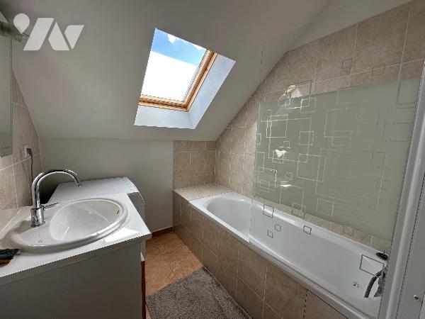 DOLE, rive gauche, appartement duplex proche cinema et rive du Doubs