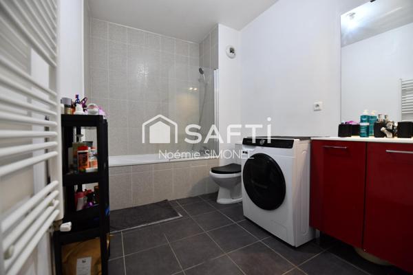 Bel appartement de trois pièces dans une résidence de 2013 avec 2 places de parking sécurisées !