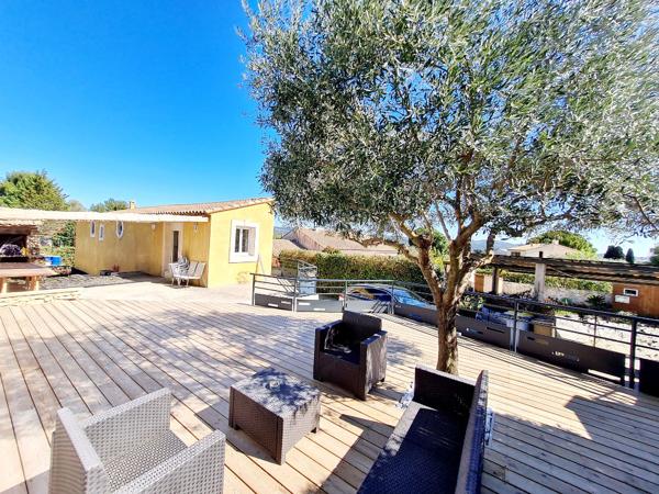 À vendre : Maison 4 faces 105 m²de plain-pied avec grand garage de 50 m² à Poussan