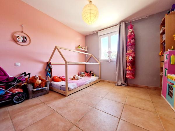 À vendre : Maison 4 faces 105 m²de plain-pied avec grand garage de 50 m² à Poussan