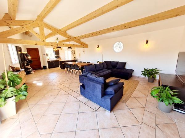 À vendre : Maison 4 faces 105 m²de plain-pied avec grand garage de 50 m² à Poussan