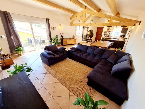 À vendre : Maison 4 faces 105 m²de plain-pied avec grand garage de 50 m² à Poussan