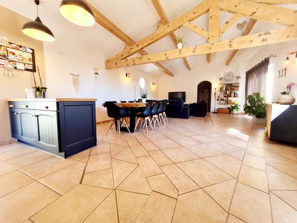 À vendre : Maison 4 faces 105 m²de plain-pied avec grand garage de 50 m² à Poussan