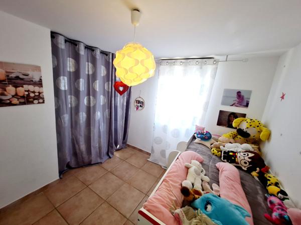 À vendre : Maison 4 faces 105 m²de plain-pied avec grand garage de 50 m² à Poussan