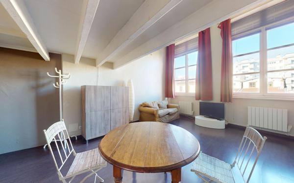 Appartement à vendre    2 pièces • 43 m2 Lyon 4