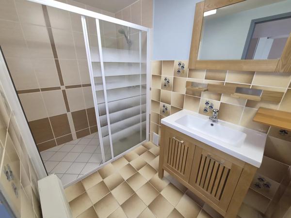 CENTRE VILLE MAISON DE 105 M2 HABITABLE SUR UN TERRAIN DE 1300 M2 CONSTRUCTIBLE