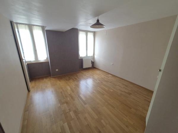 CENTRE VILLE MAISON DE 105 M2 HABITABLE SUR UN TERRAIN DE 1300 M2 CONSTRUCTIBLE
