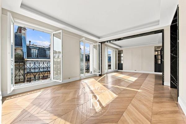 Paris 8ème, Appartement 3 Chambres -  107 m² à vendre