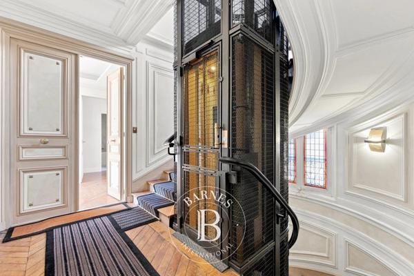 Paris 8ème, Appartement 3 Chambres -  107 m² à vendre