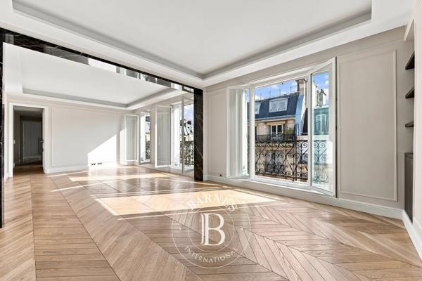 Paris 8ème, Appartement 3 Chambres -  107 m² à vendre
