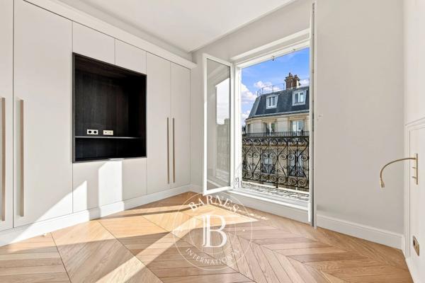 Paris 8ème, Appartement 3 Chambres -  107 m² à vendre