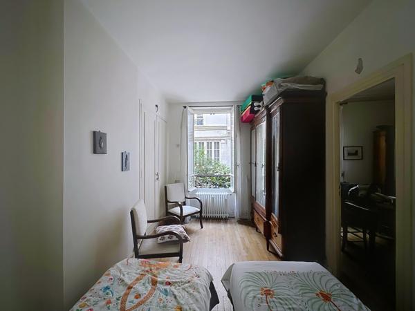 Paris (75006) au calme sur cour arborée