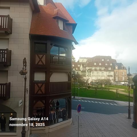 T3 Appartement de prestige  70,11 m2 ( loie Carrez ) situé à Deauville dans le prestigieux triangle d´ or .